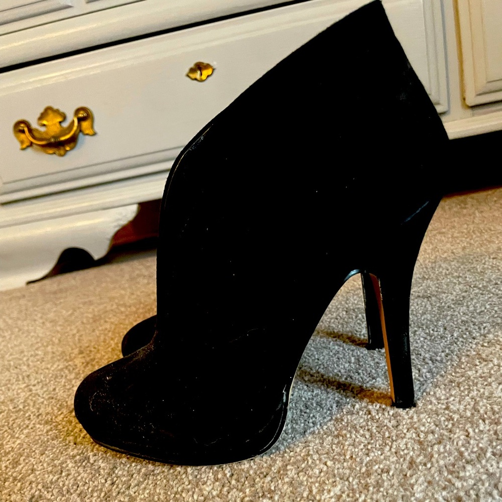 Black Suede Apt 9. Heels!